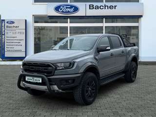 Schräge Frontansicht auf einen Ford Ranger , freigestellt