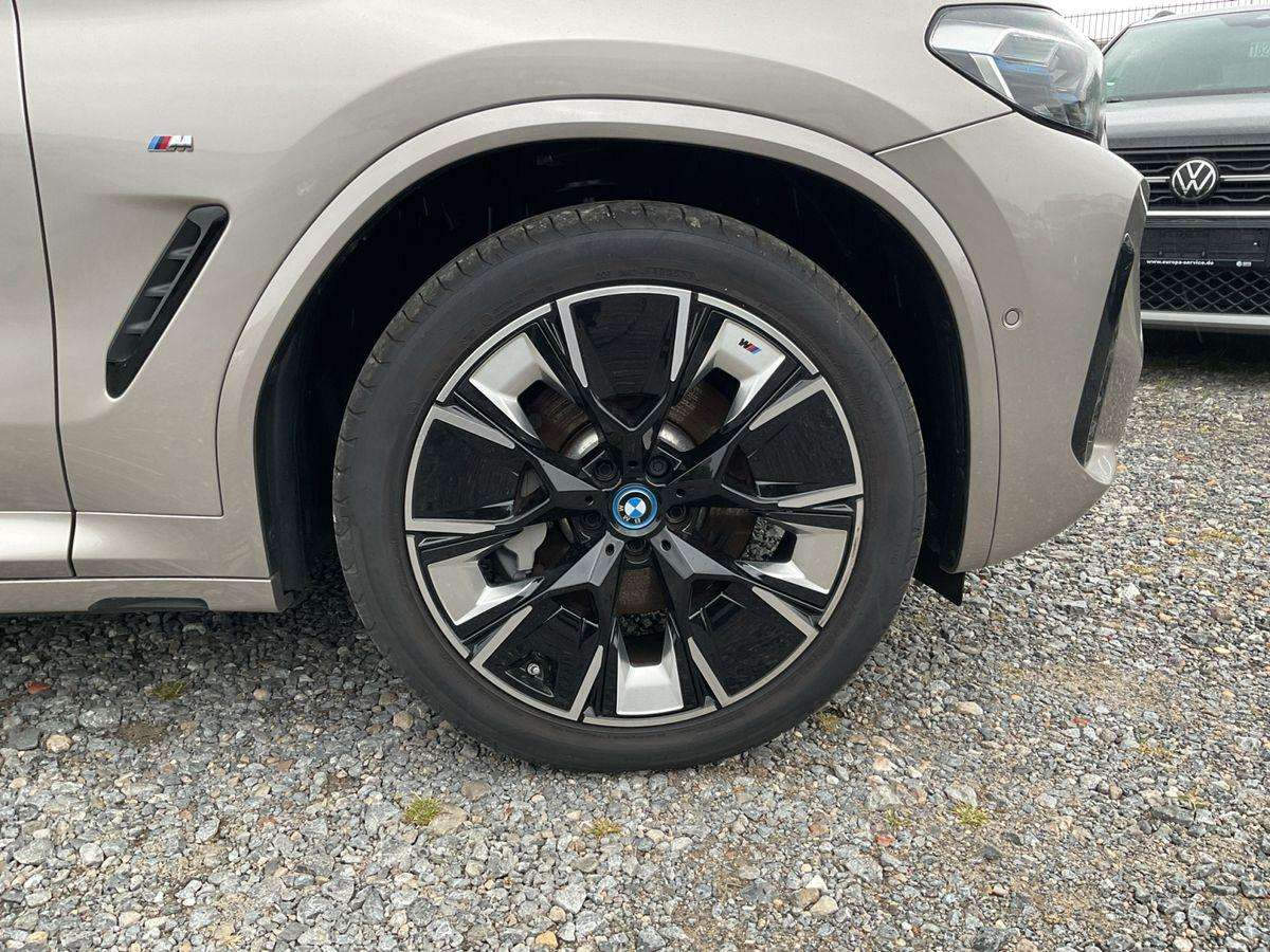 Fahrzeugbild eines BMW ix3
