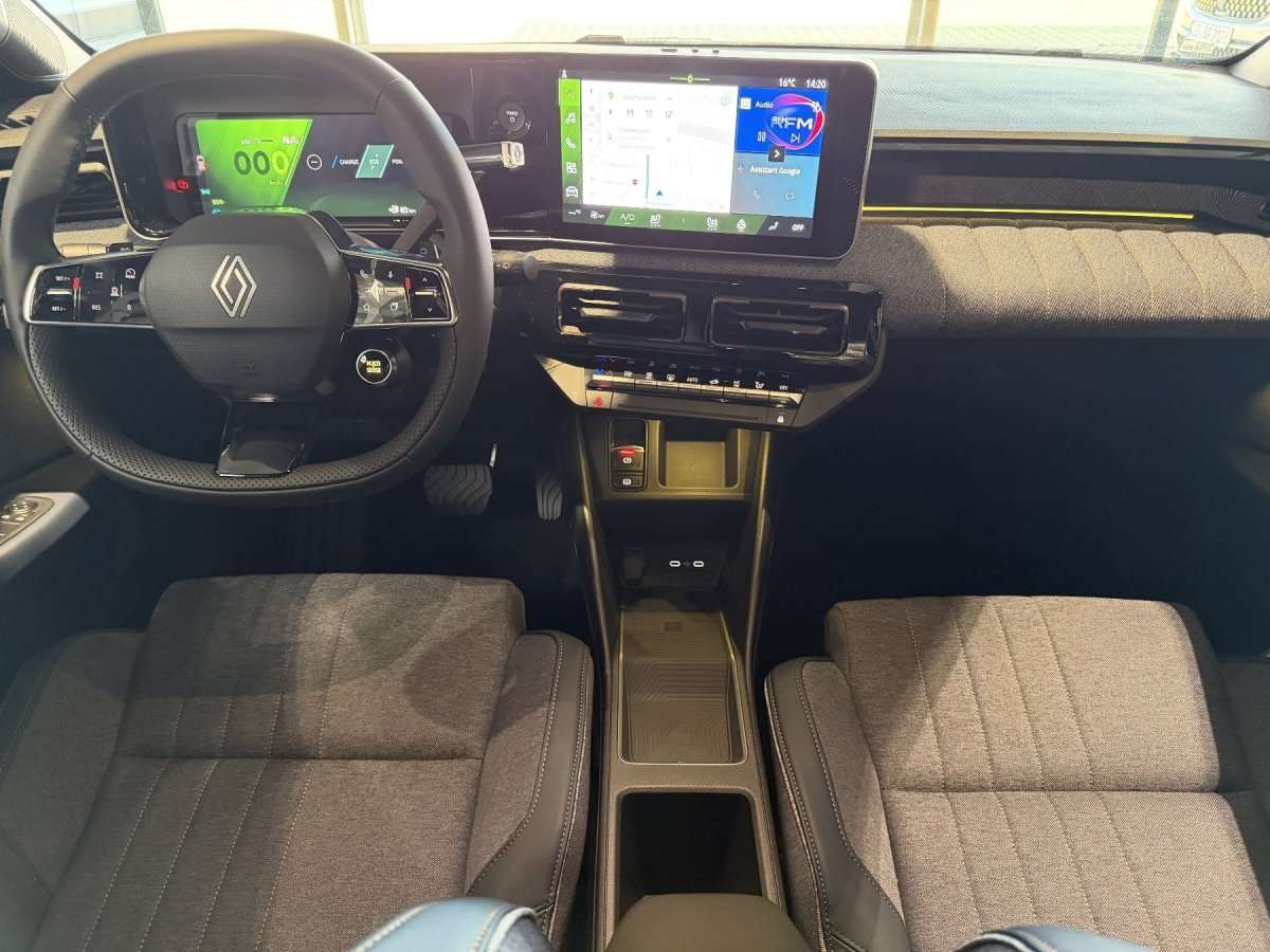 Fahrzeugbild eines Renault 4 E-TECH