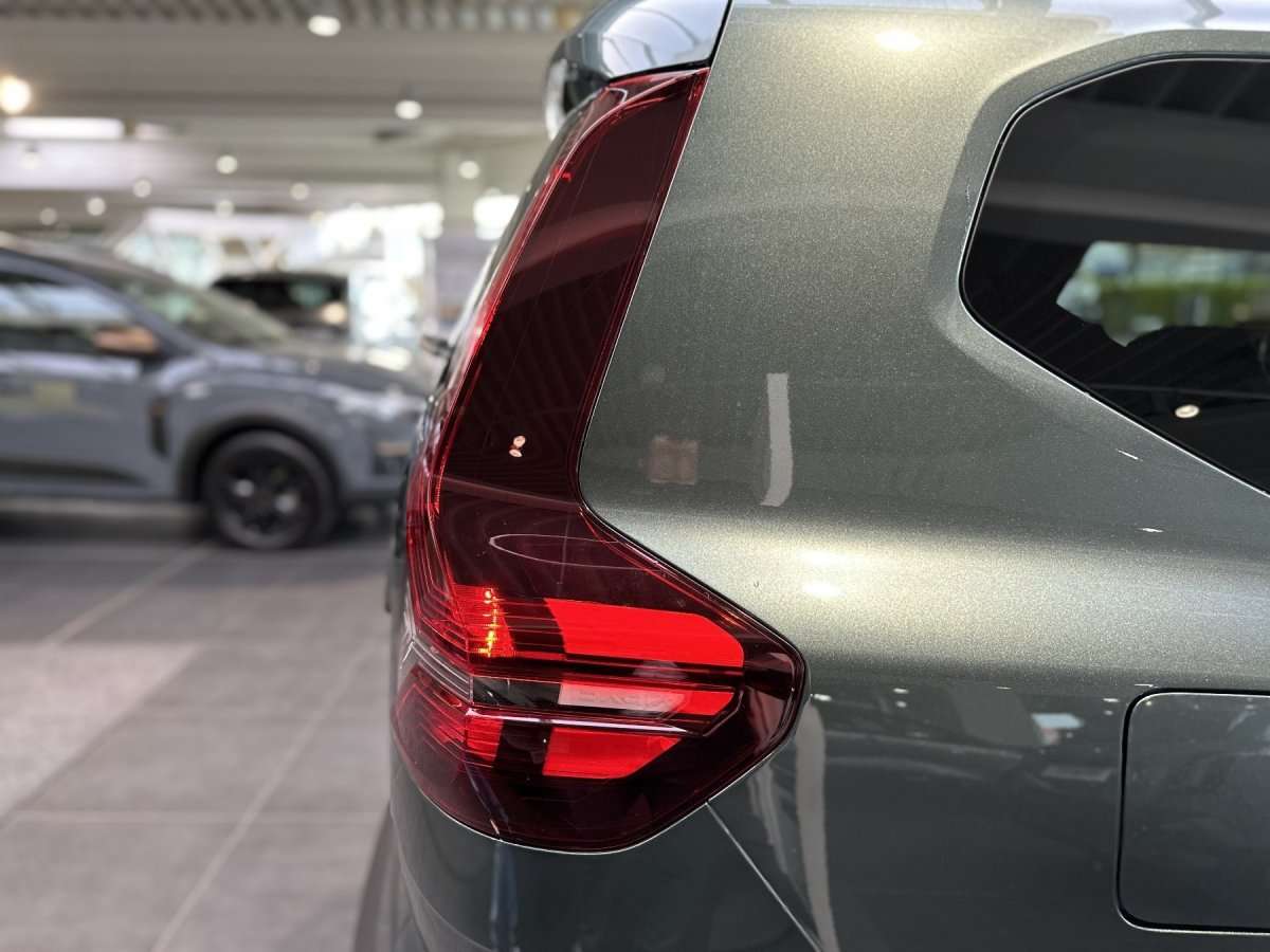 Fahrzeugbild eines Dacia Jogger