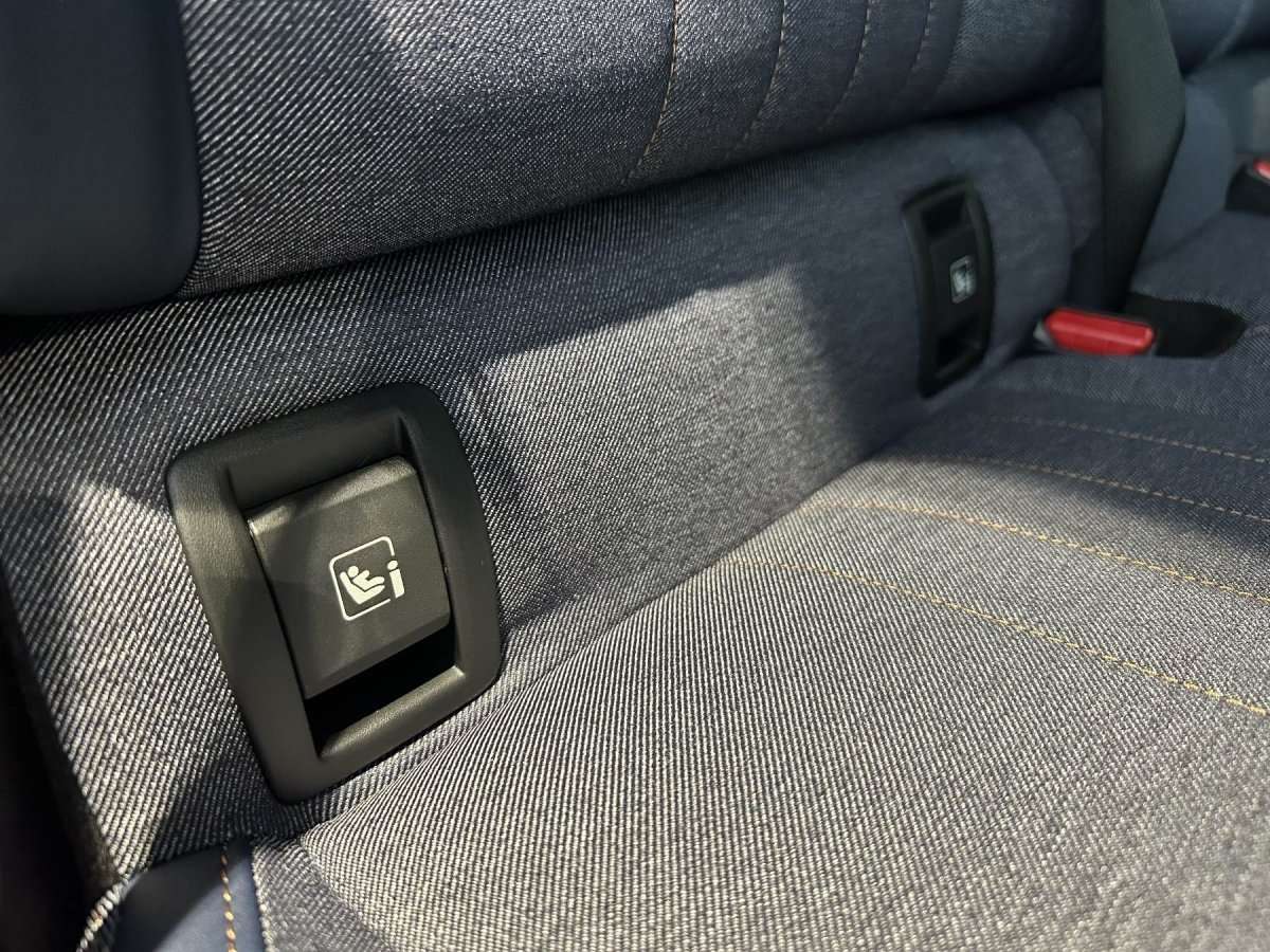 Fahrzeugbild eines Renault 4 E-TECH