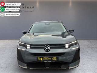 Schräge Frontansicht auf einen Citroën C5 , freigestellt