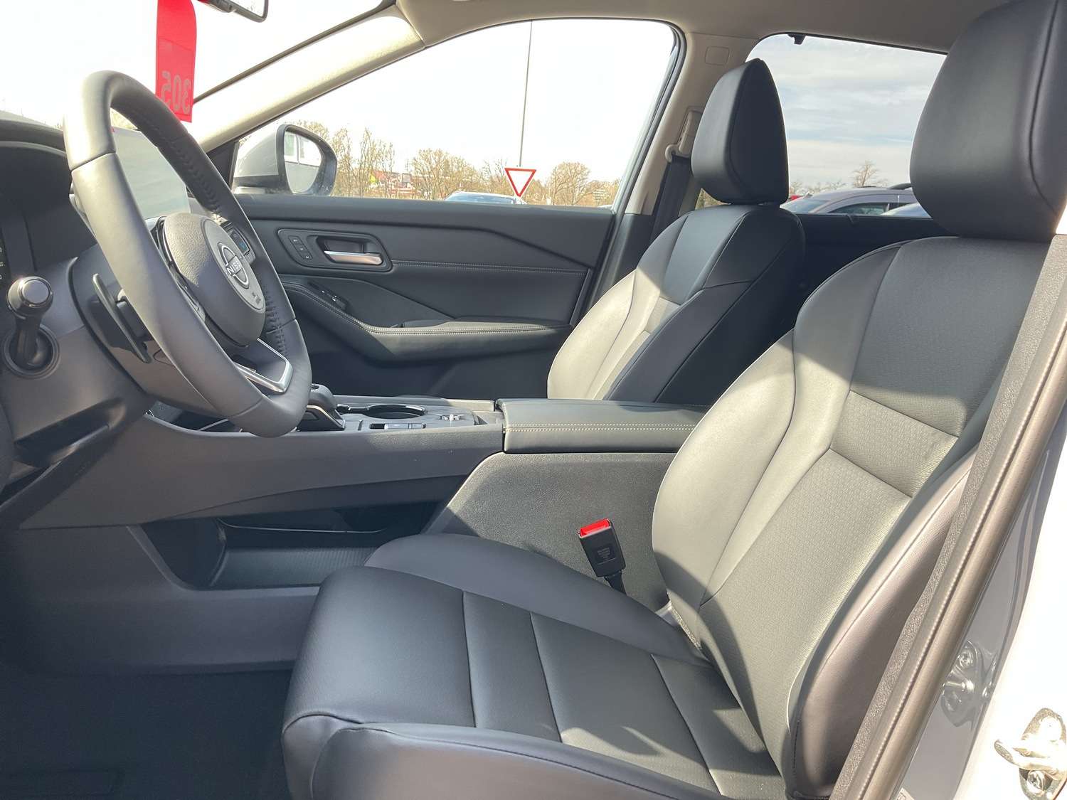 Fahrzeugbild eines Nissan X-TRAIL