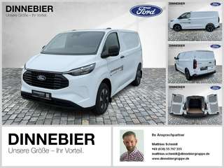 Schräge Frontansicht auf einen Ford Transit Custom , freigestellt