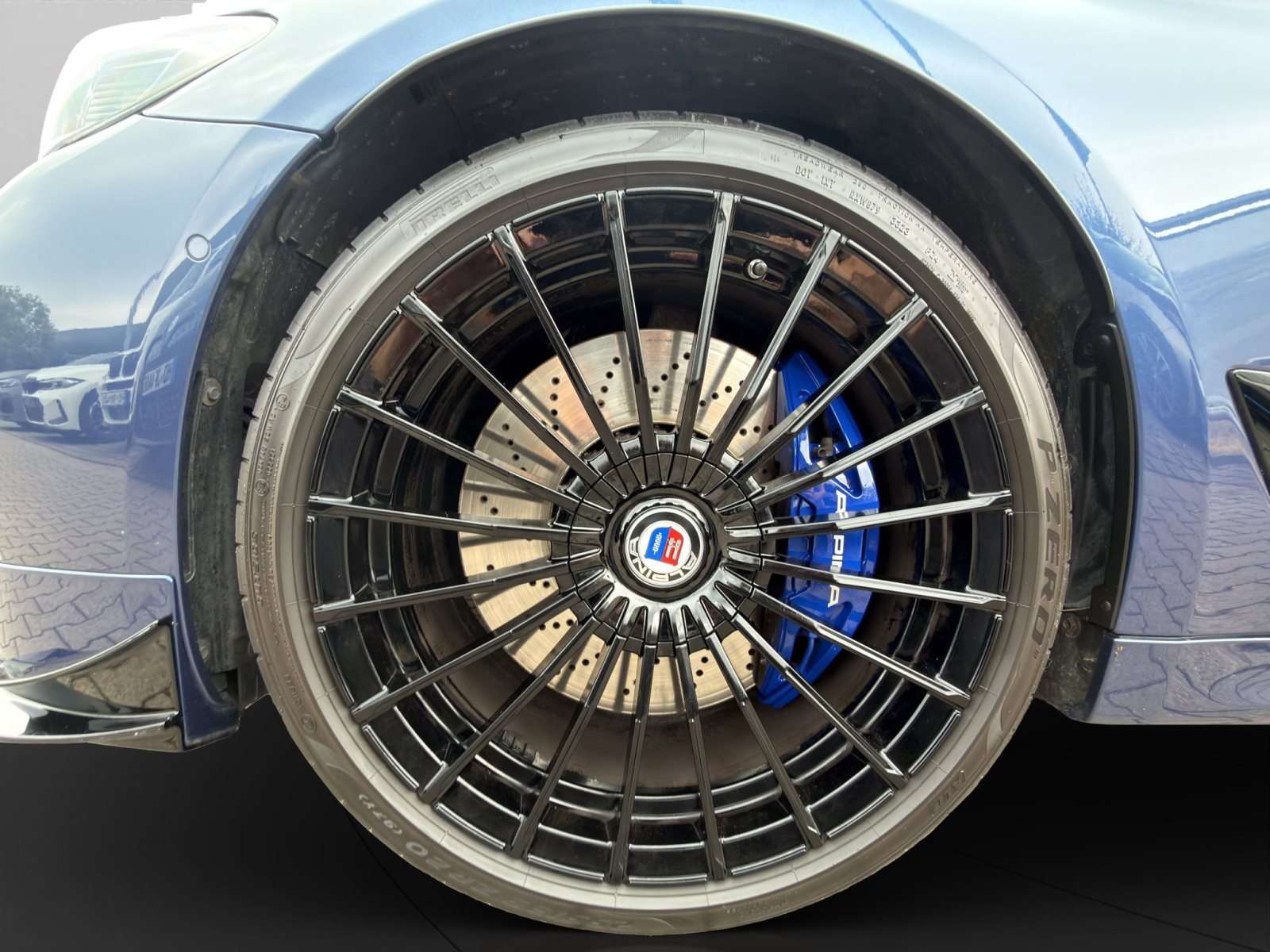 Fahrzeugbild eines Alpina B5
