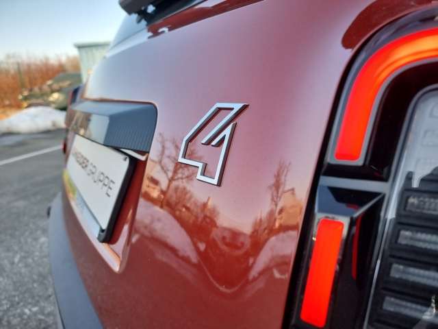 Fahrzeugbild eines Renault 4 E-TECH