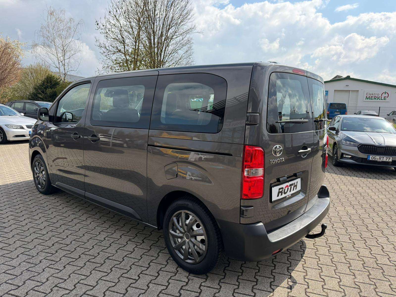 Fahrzeugbild eines Toyota Proace
