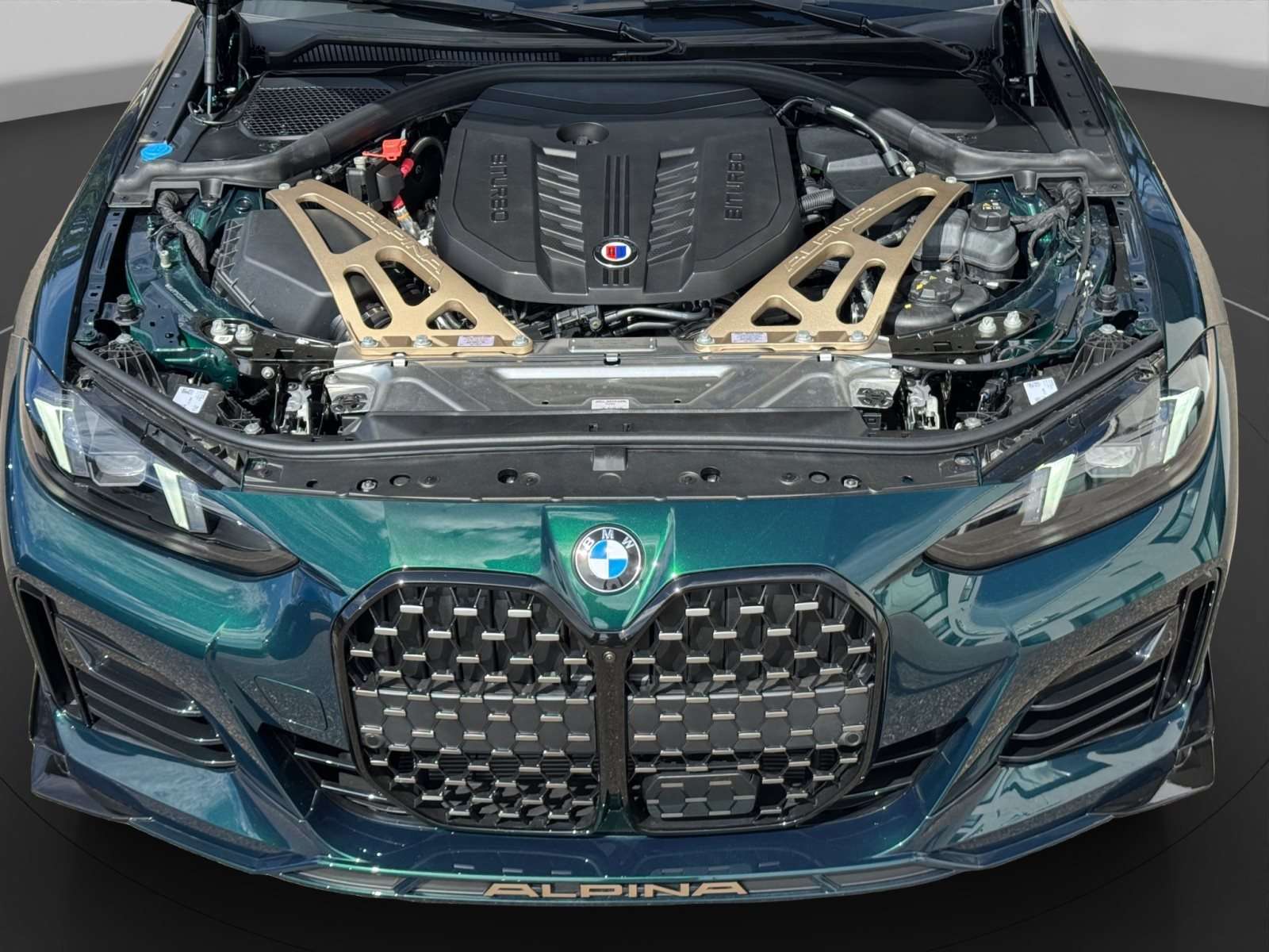 Fahrzeugbild eines Alpina B4