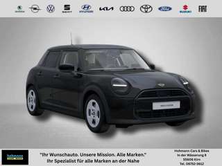 Schräge Frontansicht auf einen MINI COOPER , freigestellt