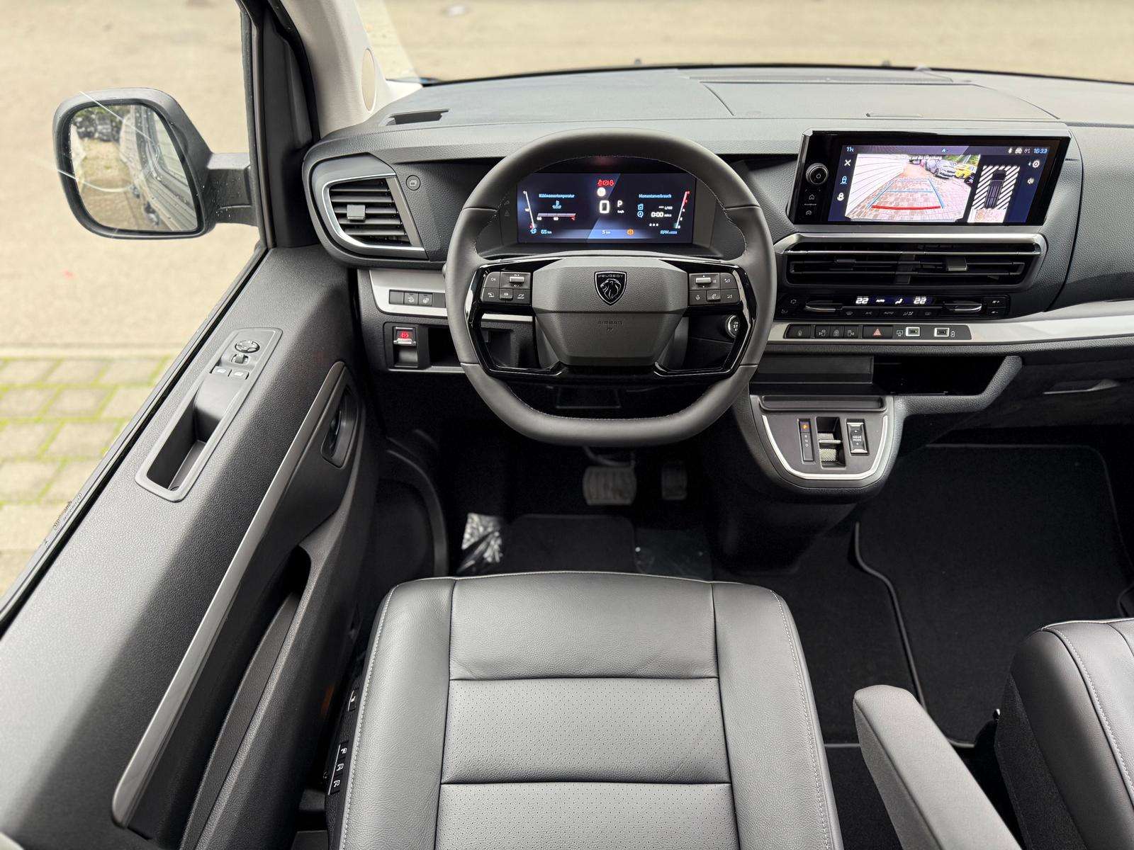 Fahrzeugbild eines Peugeot Traveller