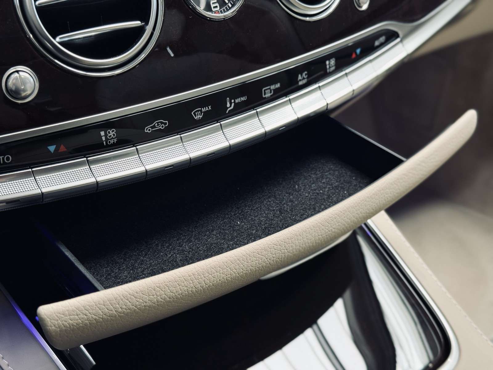 Fahrzeugbild eines Mercedes-Benz S-Klasse