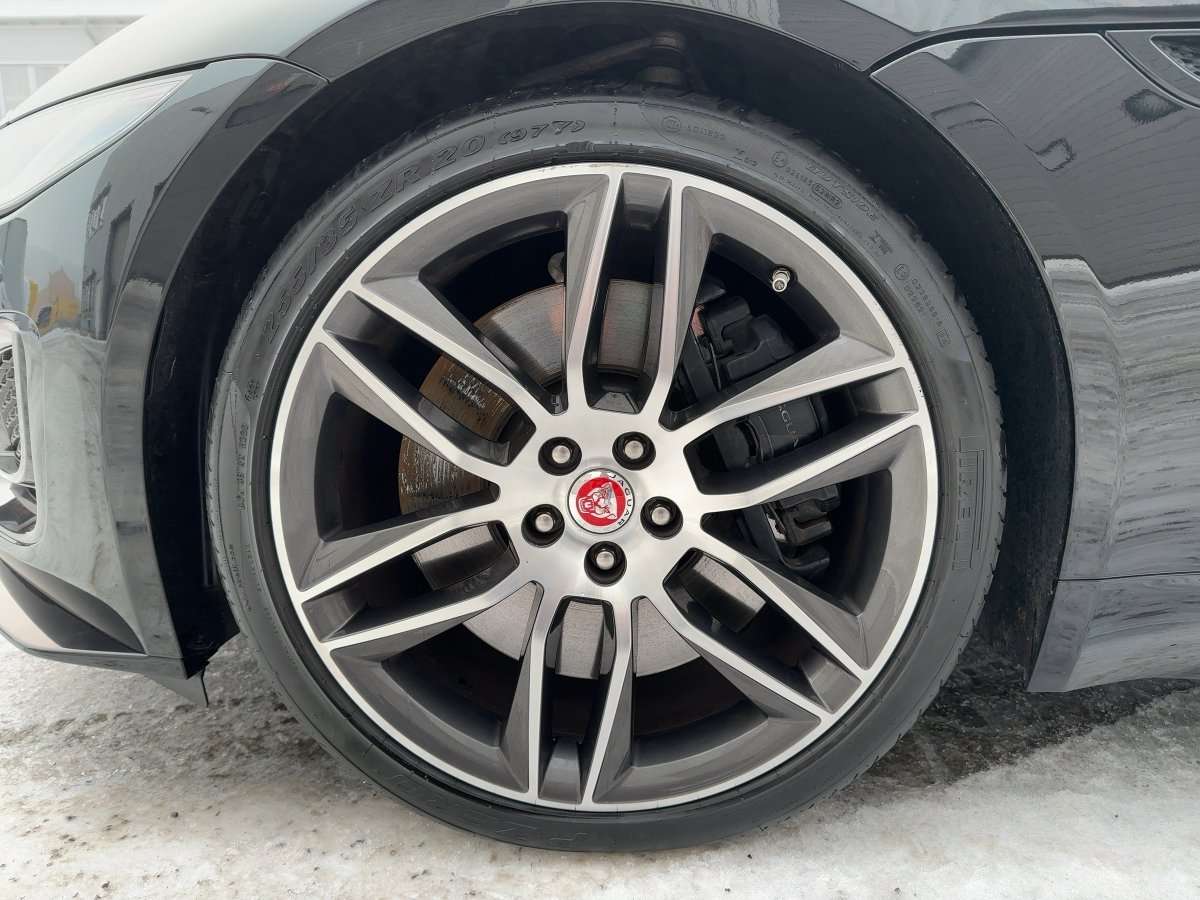 Fahrzeugbild eines Jaguar F-Type