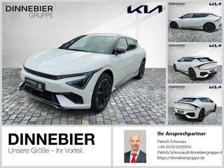 Schräge Frontansicht auf einen Kia EV6 , freigestellt