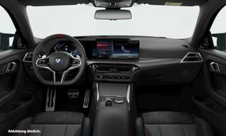 Schräge Frontansicht auf einen BMW 2er-Reihe , freigestellt