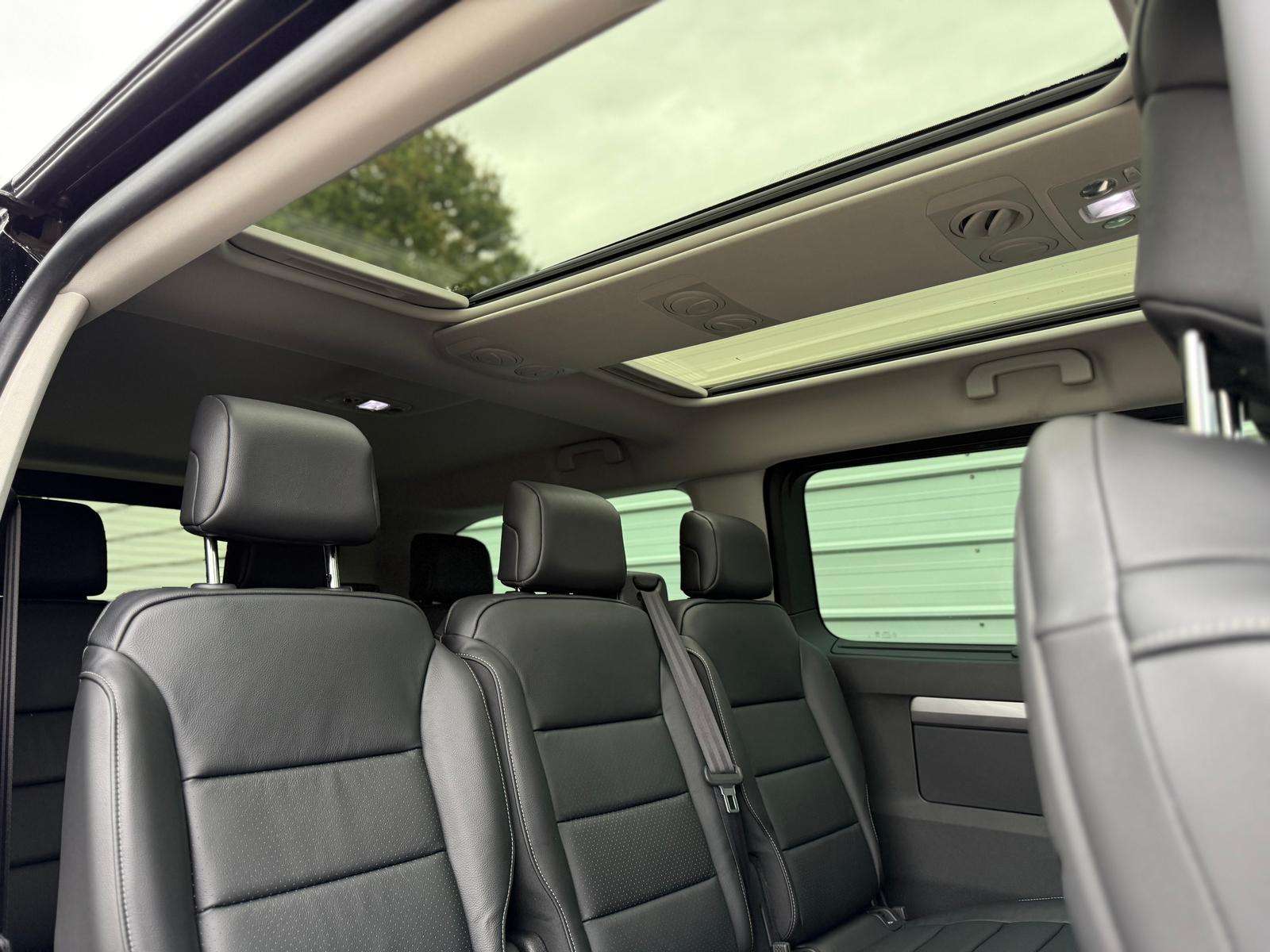 Fahrzeugbild eines Peugeot Traveller