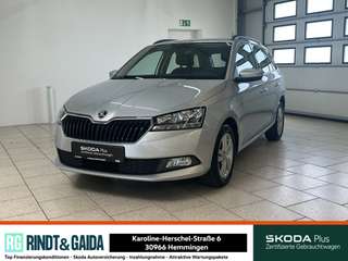 Schräge Frontansicht auf einen Skoda Fabia , freigestellt