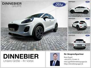 Schräge Frontansicht auf einen Ford Puma , freigestellt