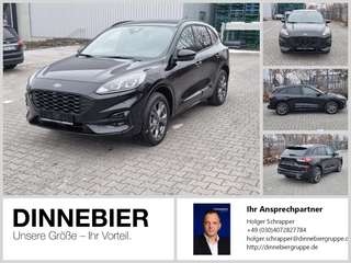 Schräge Frontansicht auf einen Ford Kuga , freigestellt