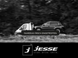 Schräge Frontansicht auf einen Opel Insignia , freigestellt