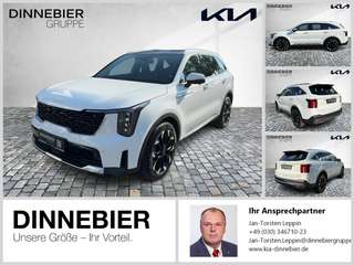 Schräge Frontansicht auf einen Kia Sorento , freigestellt