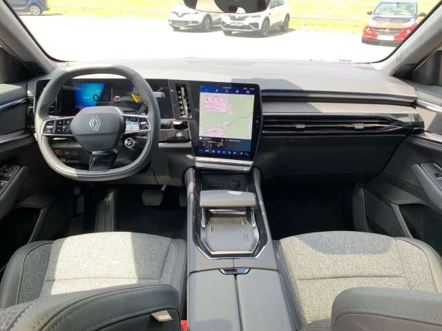 Fahrzeugbild eines Renault Rafale