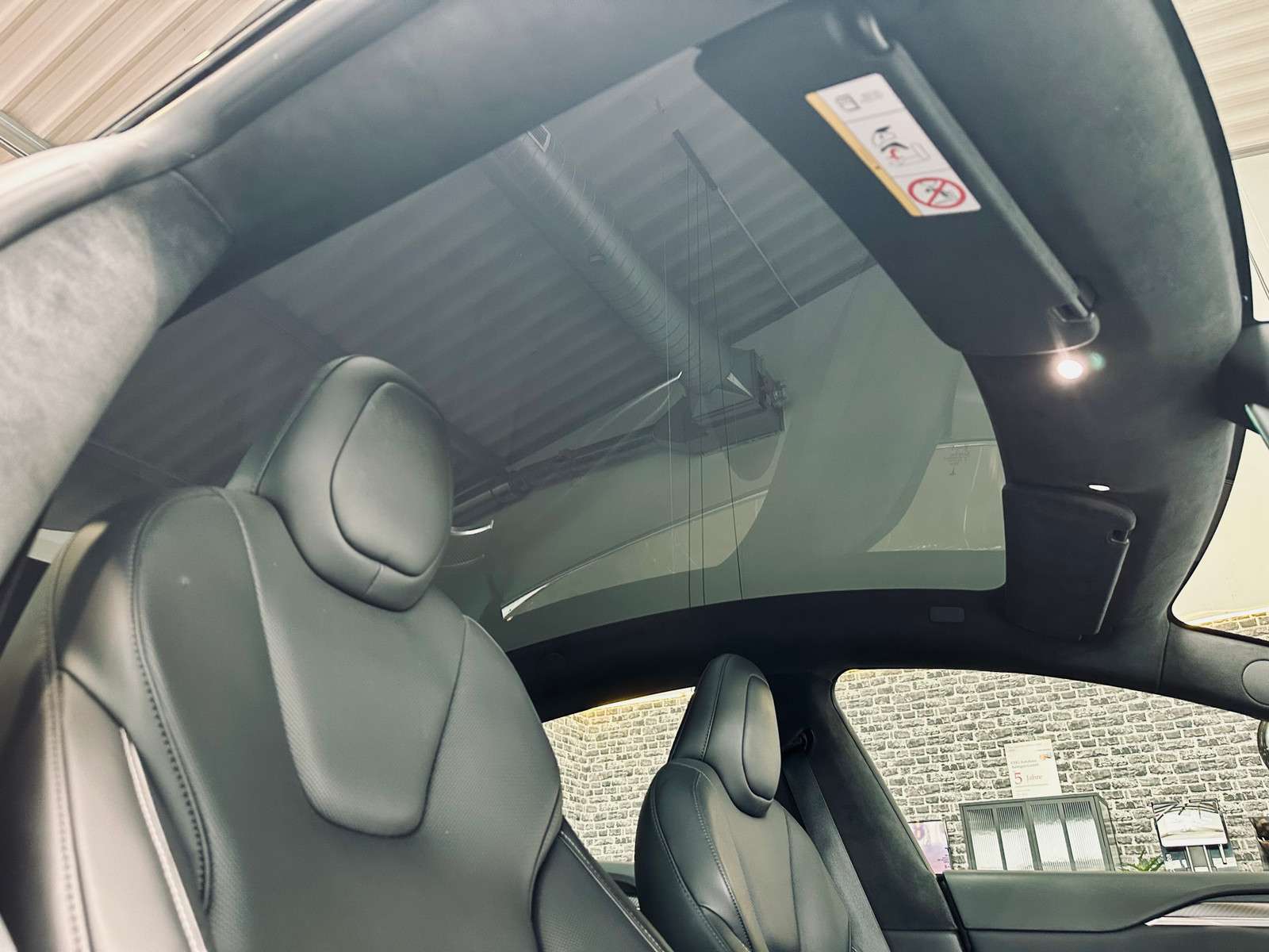 Fahrzeugbild eines TESLA Model S