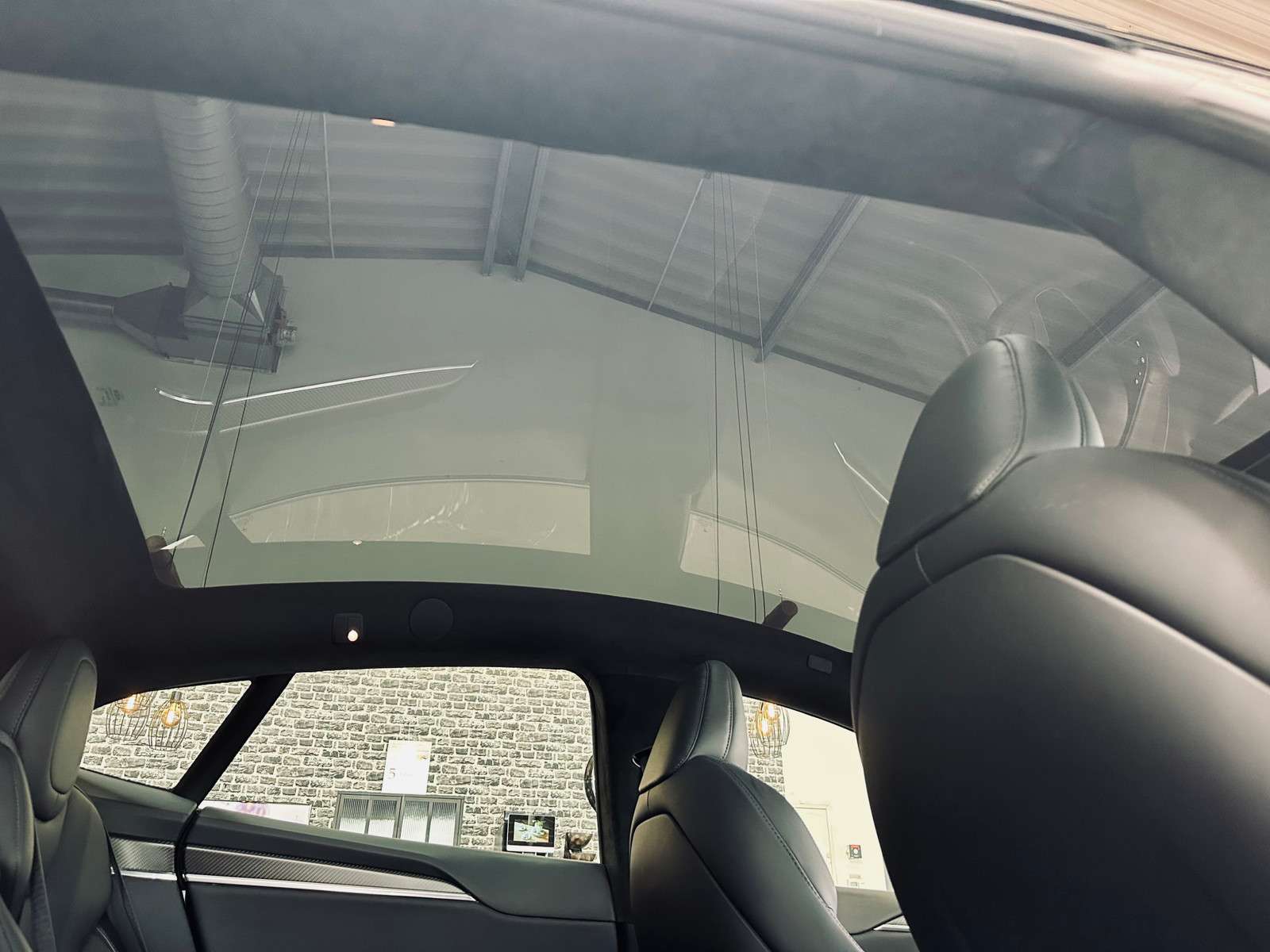 Fahrzeugbild eines TESLA Model S