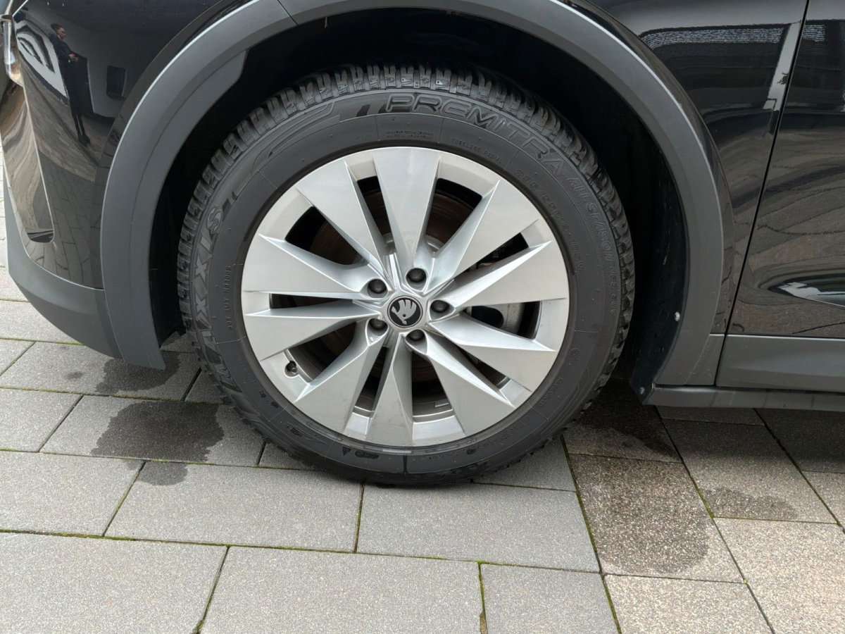 Fahrzeugbild eines Skoda ELROQ