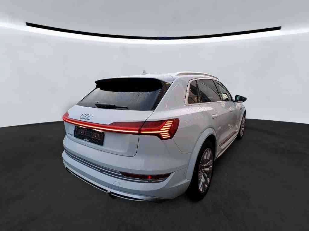 Fahrzeugbild eines Audi e-tron