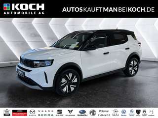 Schräge Frontansicht auf einen Opel Frontera , freigestellt