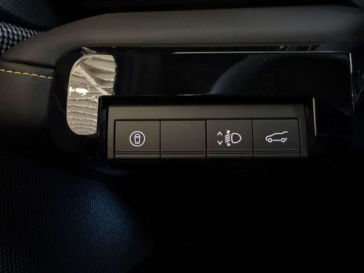 Fahrzeugbild eines Renault 4 E-TECH