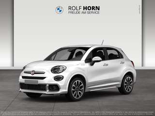 Schräge Frontansicht auf einen Fiat 500X , freigestellt