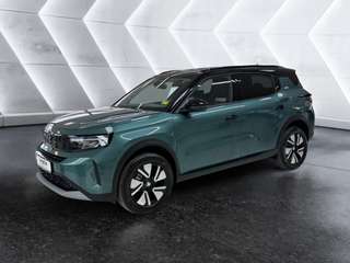 Schräge Frontansicht auf einen Opel Frontera , freigestellt