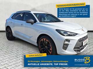 Schräge Frontansicht auf einen CUPRA Terramar , freigestellt