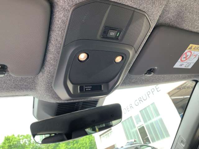 Fahrzeugbild eines Renault 4 E-TECH