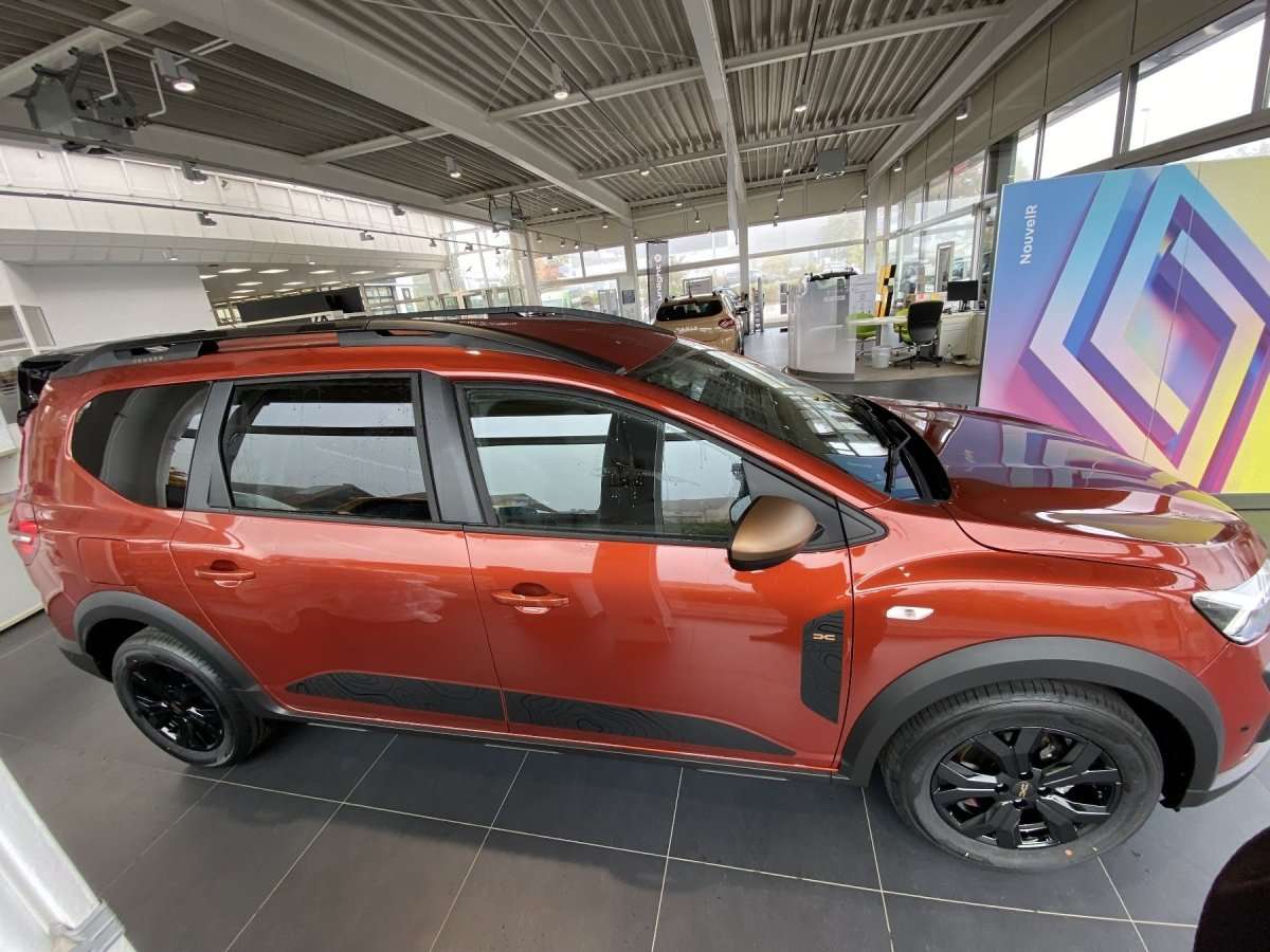 Fahrzeugbild eines Dacia Jogger