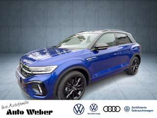 Schräge Frontansicht auf einen Volkswagen T-Roc , freigestellt