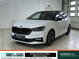 Schräge Frontansicht auf einen Skoda Fabia , freigestellt