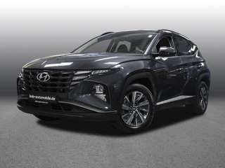 Schräge Frontansicht auf einen Hyundai Tucson , freigestellt