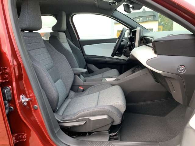 Fahrzeugbild eines Renault 4 E-TECH