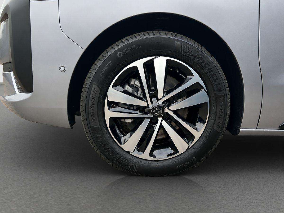 Fahrzeugbild eines Peugeot Traveller