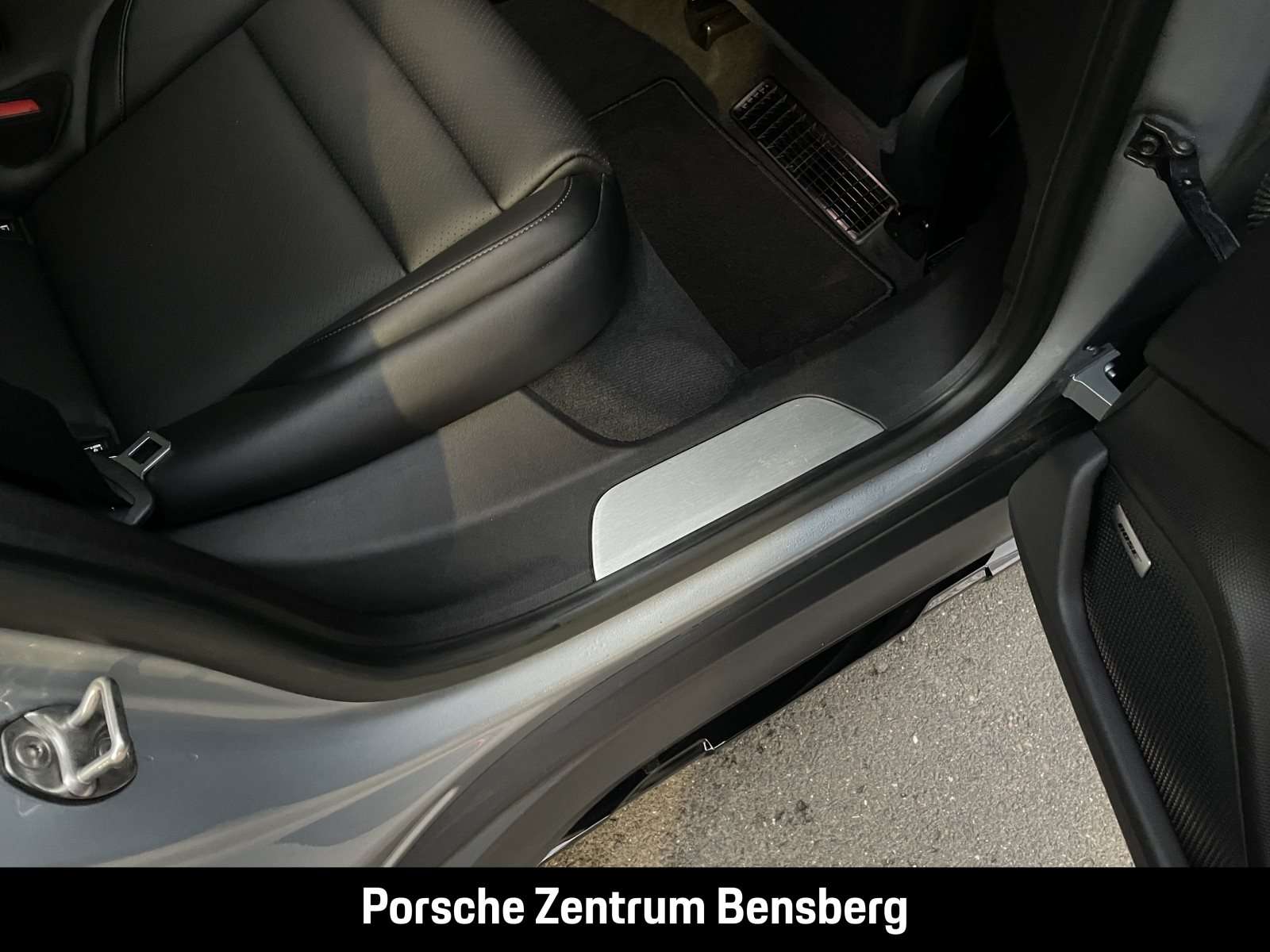 Fahrzeugbild eines Porsche Taycan