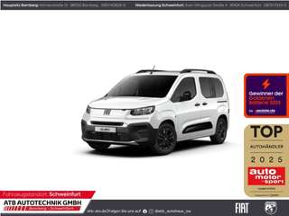 Schräge Frontansicht auf einen Fiat Qubo L , freigestellt