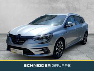 Schräge Frontansicht auf einen Renault Mégane , freigestellt