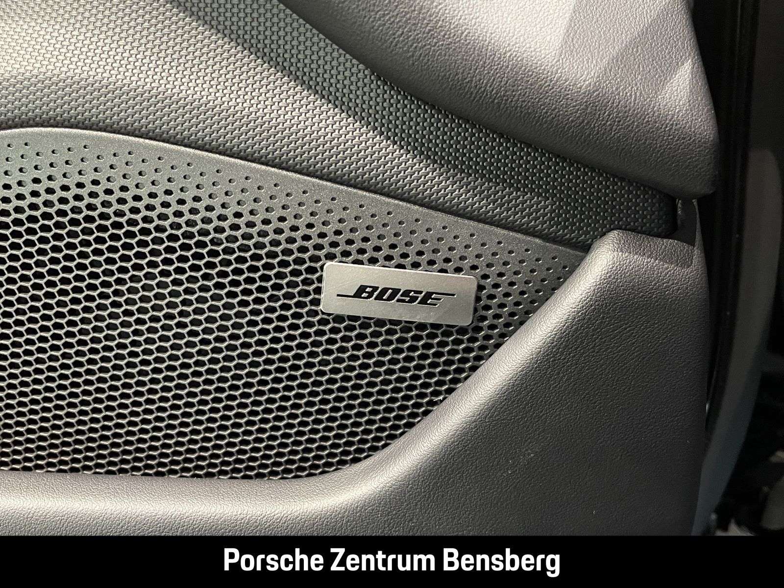 Fahrzeugbild eines Porsche Taycan