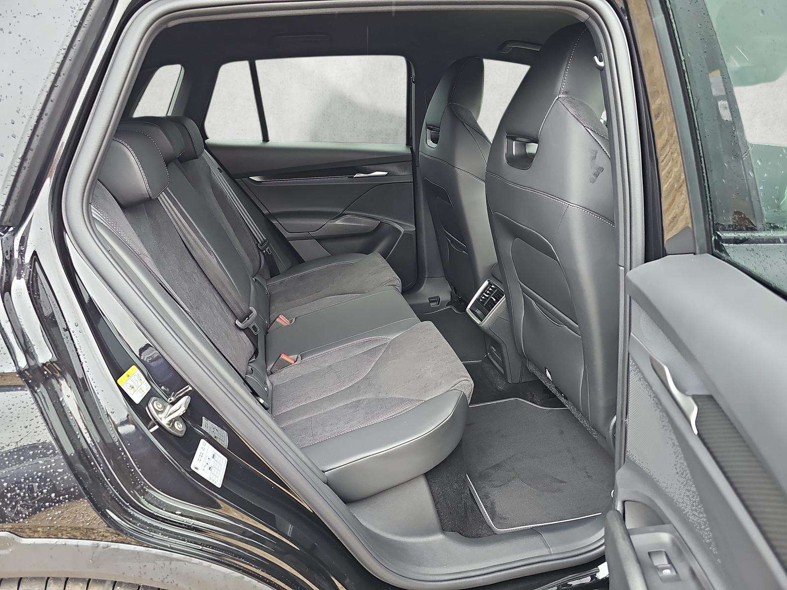 Fahrzeugbild eines Skoda ELROQ