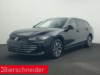 Schräge Frontansicht auf einen Volkswagen Passat , freigestellt