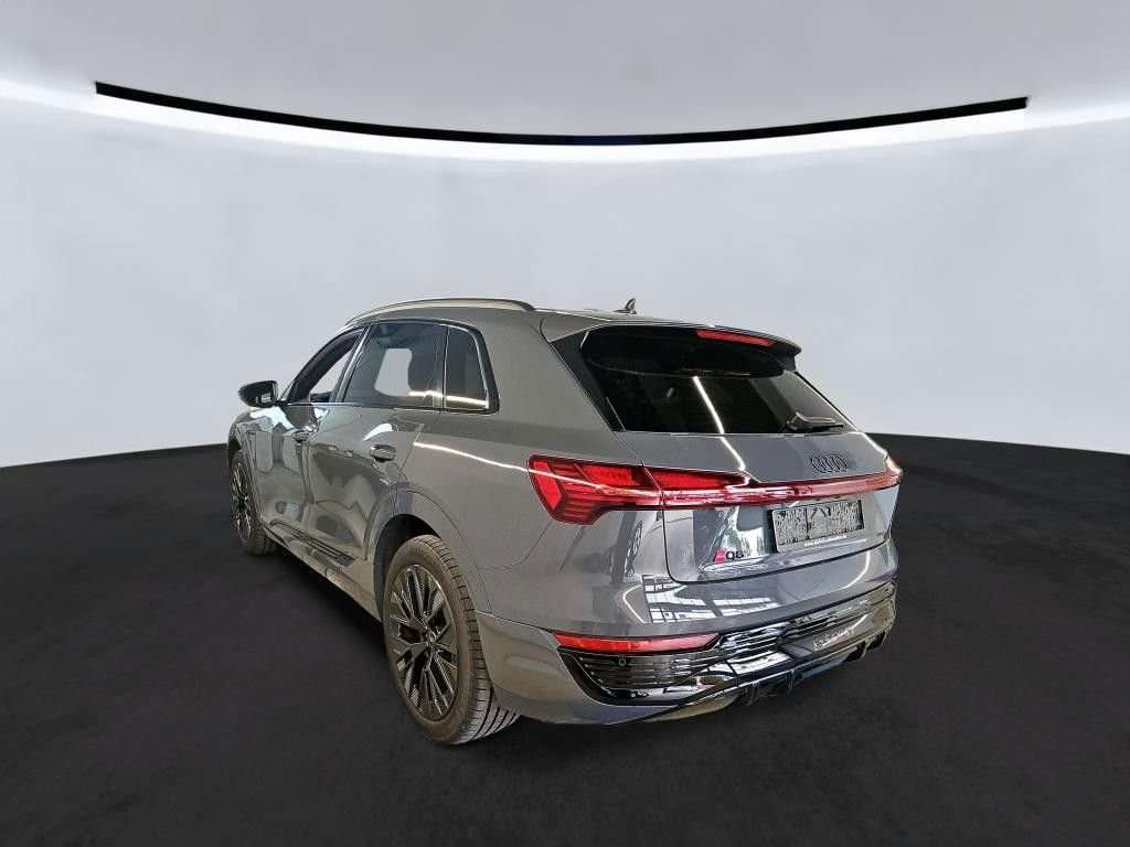 Fahrzeugbild eines Audi Q8 e-tron