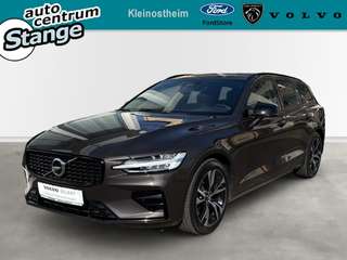 Schräge Frontansicht auf einen Volvo V60 , freigestellt