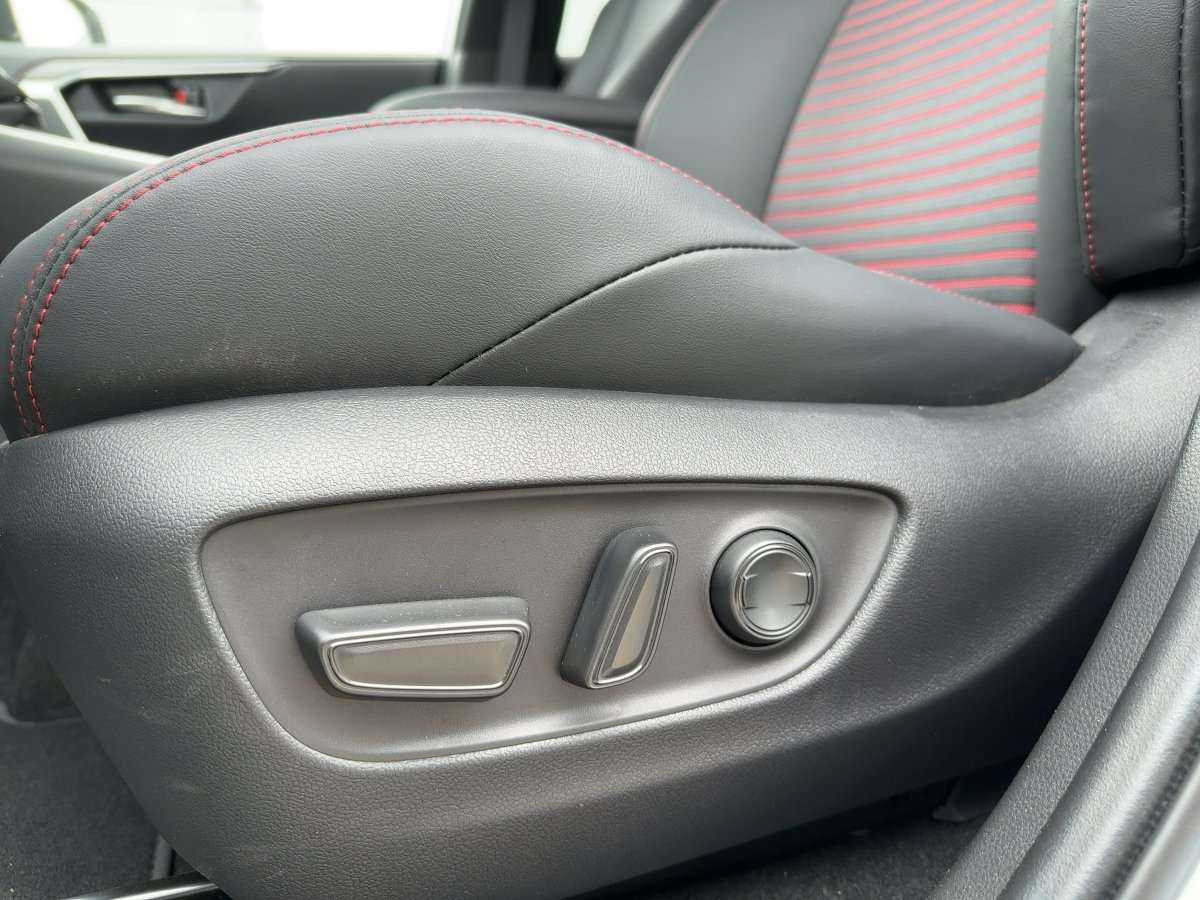 Fahrzeugbild eines Suzuki Across